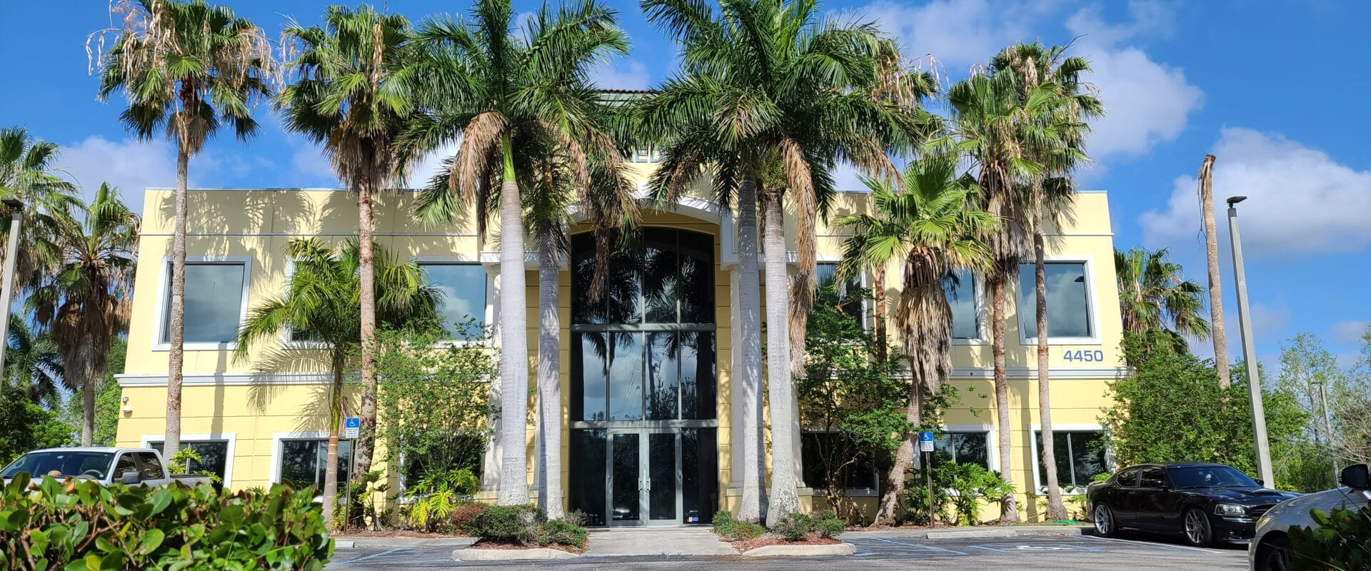 For Sale Wonderful Office/Warehouse 12,500 SF