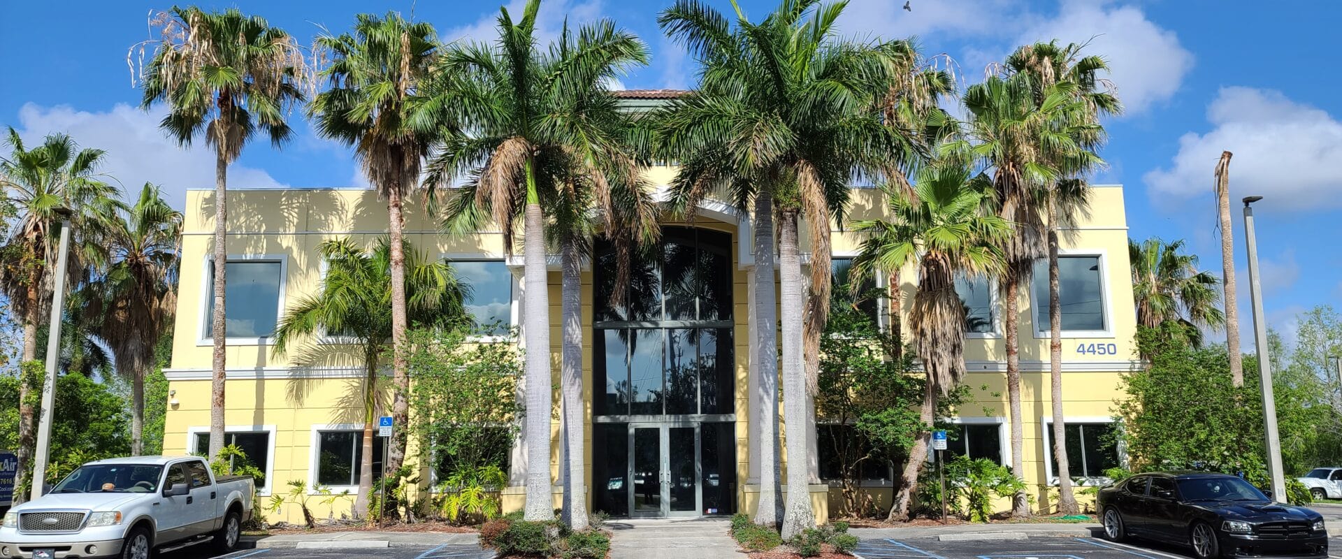 For Sale Wonderful Office/Warehouse 12,500 SF