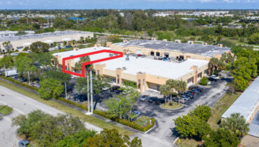 For Lease Office/warehouse 3,700 SF