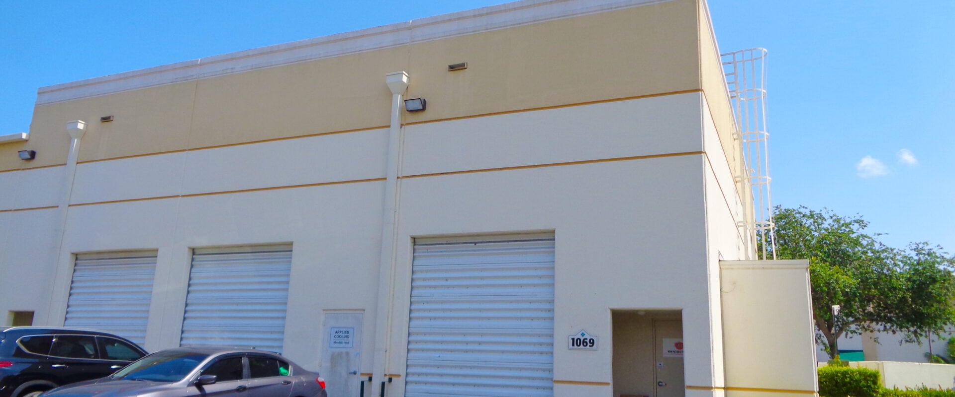 For Sale Office/Warehouse 3,435 SQFT