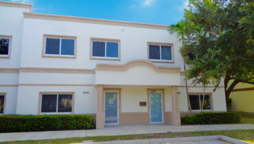 For Lease Office/Warehouse 2,405 SF – Coral Springs